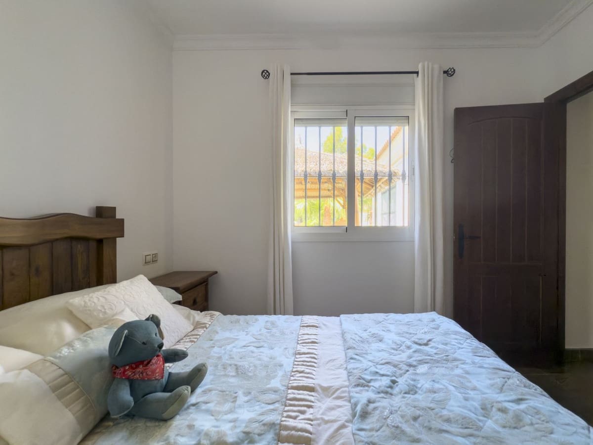 3 soveværelse Finca/Landehus til salg i Tolox med swimmingpool garage - € 375.000 (Ref: 9095795)