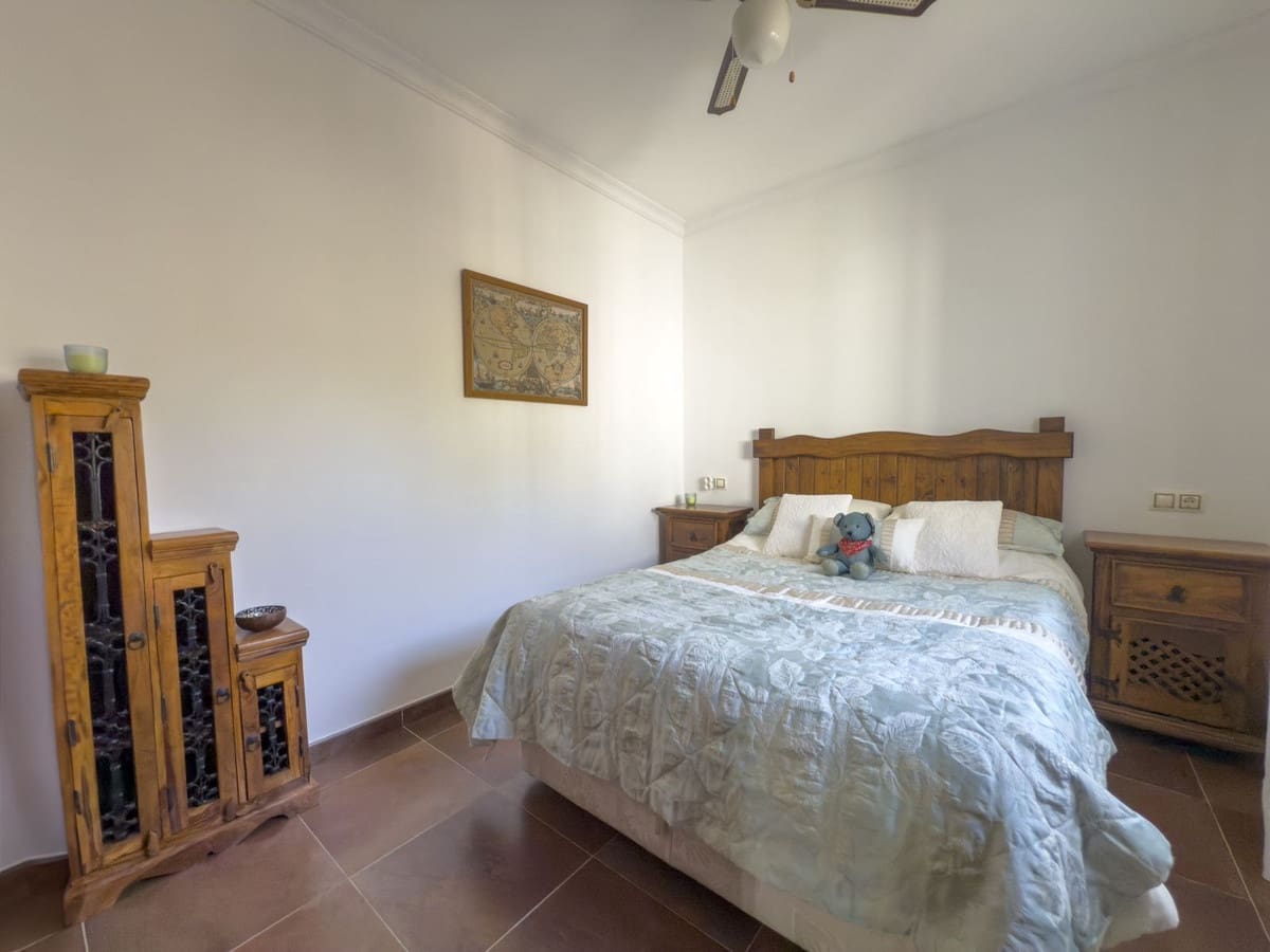 3 soveværelse Finca/Landehus til salg i Tolox med swimmingpool garage - € 375.000 (Ref: 9095795)