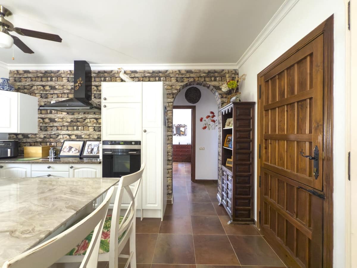 3 soveværelse Finca/Landehus til salg i Tolox med swimmingpool garage - € 375.000 (Ref: 9095795)