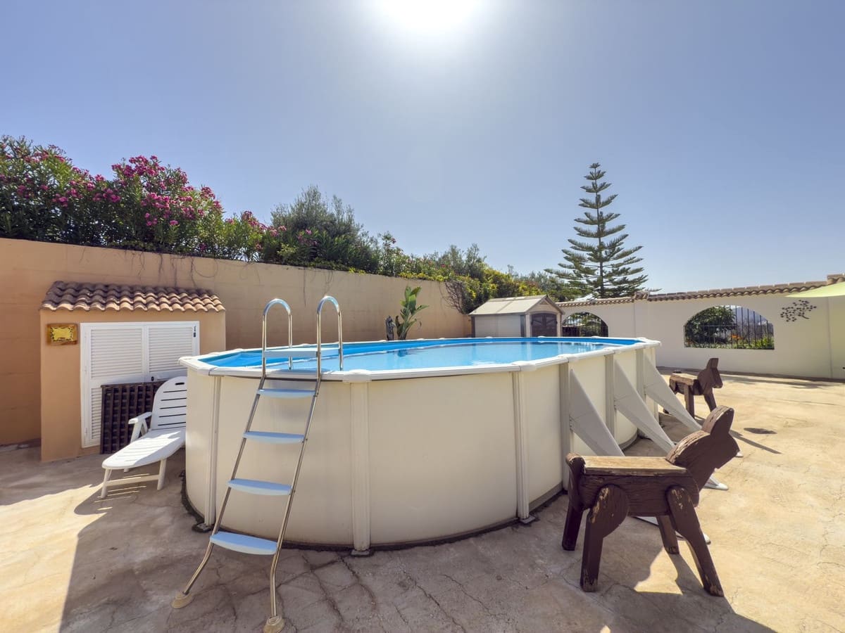 3 soveværelse Finca/Landehus til salg i Tolox med swimmingpool garage - € 375.000 (Ref: 9095795)