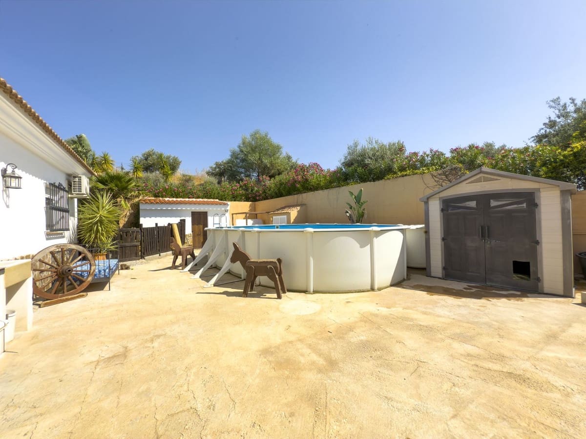 3 soveværelse Finca/Landehus til salg i Tolox med swimmingpool garage - € 375.000 (Ref: 9095795)