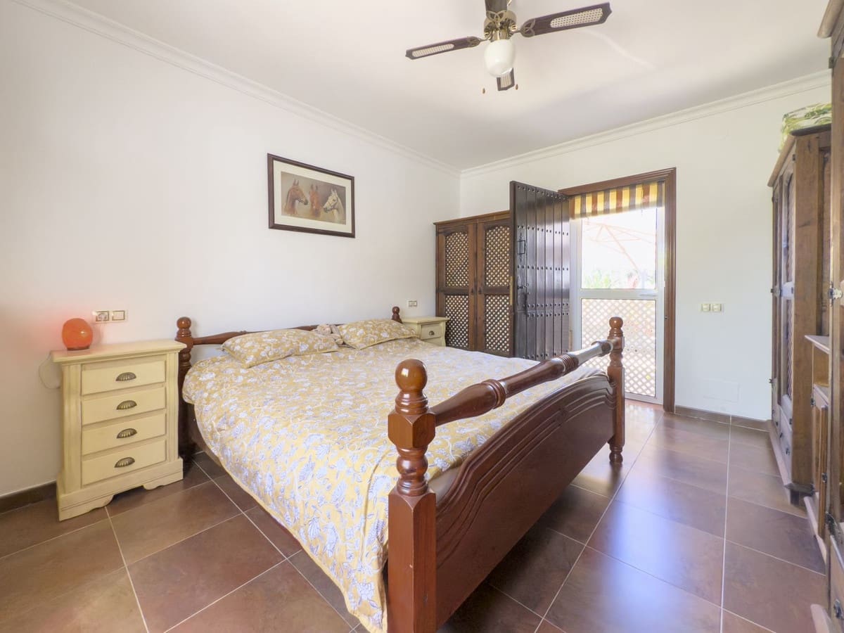 3 soveværelse Finca/Landehus til salg i Tolox med swimmingpool garage - € 375.000 (Ref: 9095795)