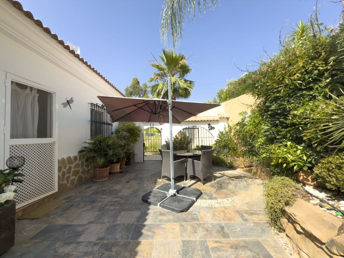 3 soveværelse Finca/Landehus til salg i Tolox med swimmingpool garage - € 375.000 (Ref: 9095795)