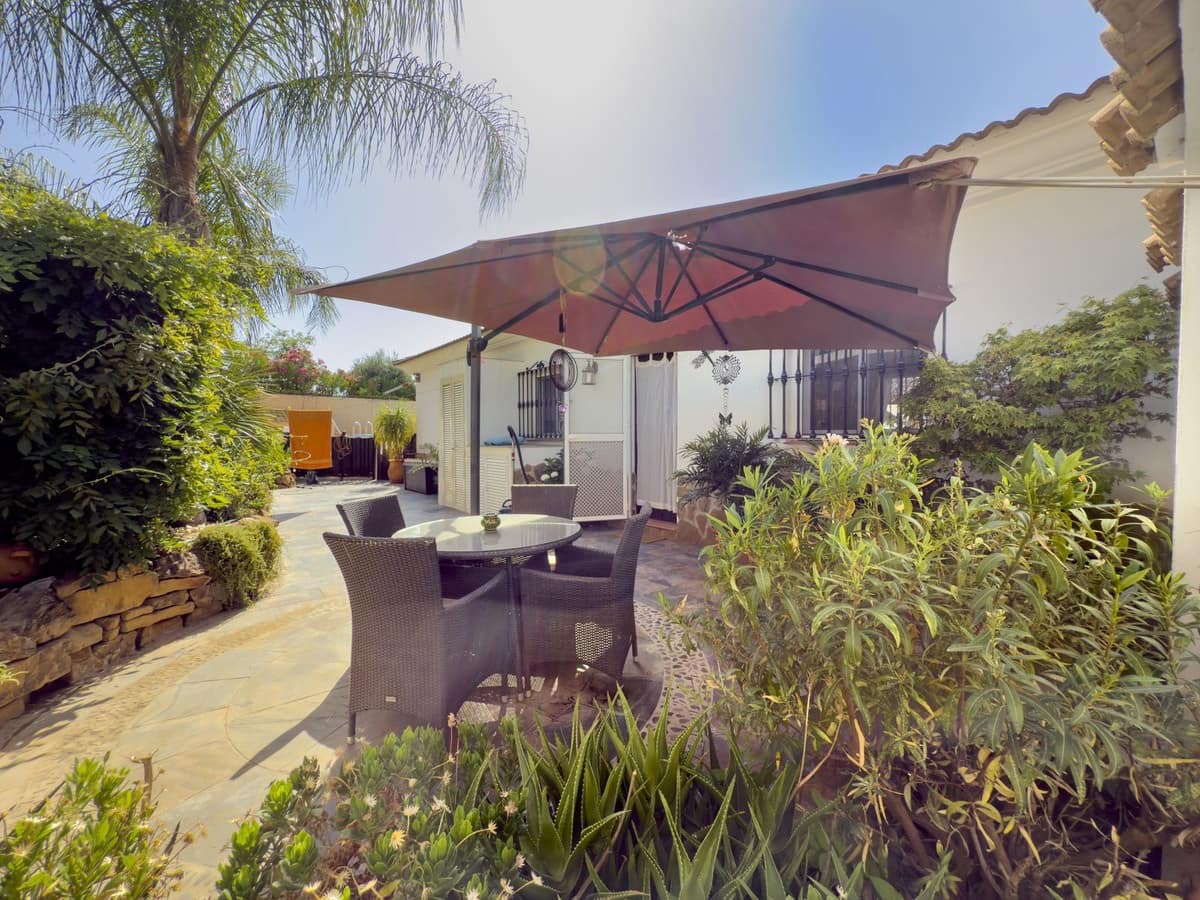 3 soveværelse Finca/Landehus til salg i Tolox med swimmingpool garage - € 375.000 (Ref: 9095795)