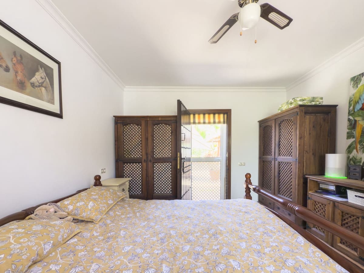 3 soveværelse Finca/Landehus til salg i Tolox med swimmingpool garage - € 375.000 (Ref: 9095795)