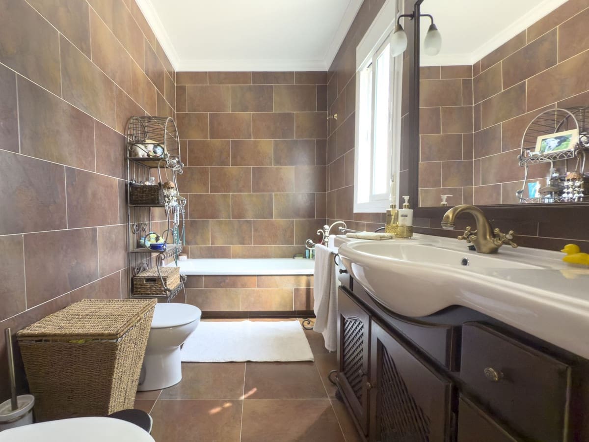 3 soveværelse Finca/Landehus til salg i Tolox med swimmingpool garage - € 375.000 (Ref: 9095795)