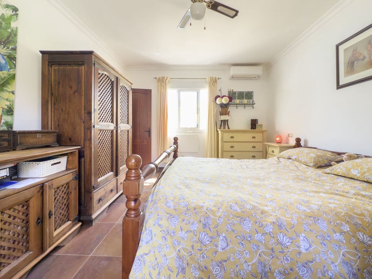 3 soveværelse Finca/Landehus til salg i Tolox med swimmingpool garage - € 375.000 (Ref: 9095795)