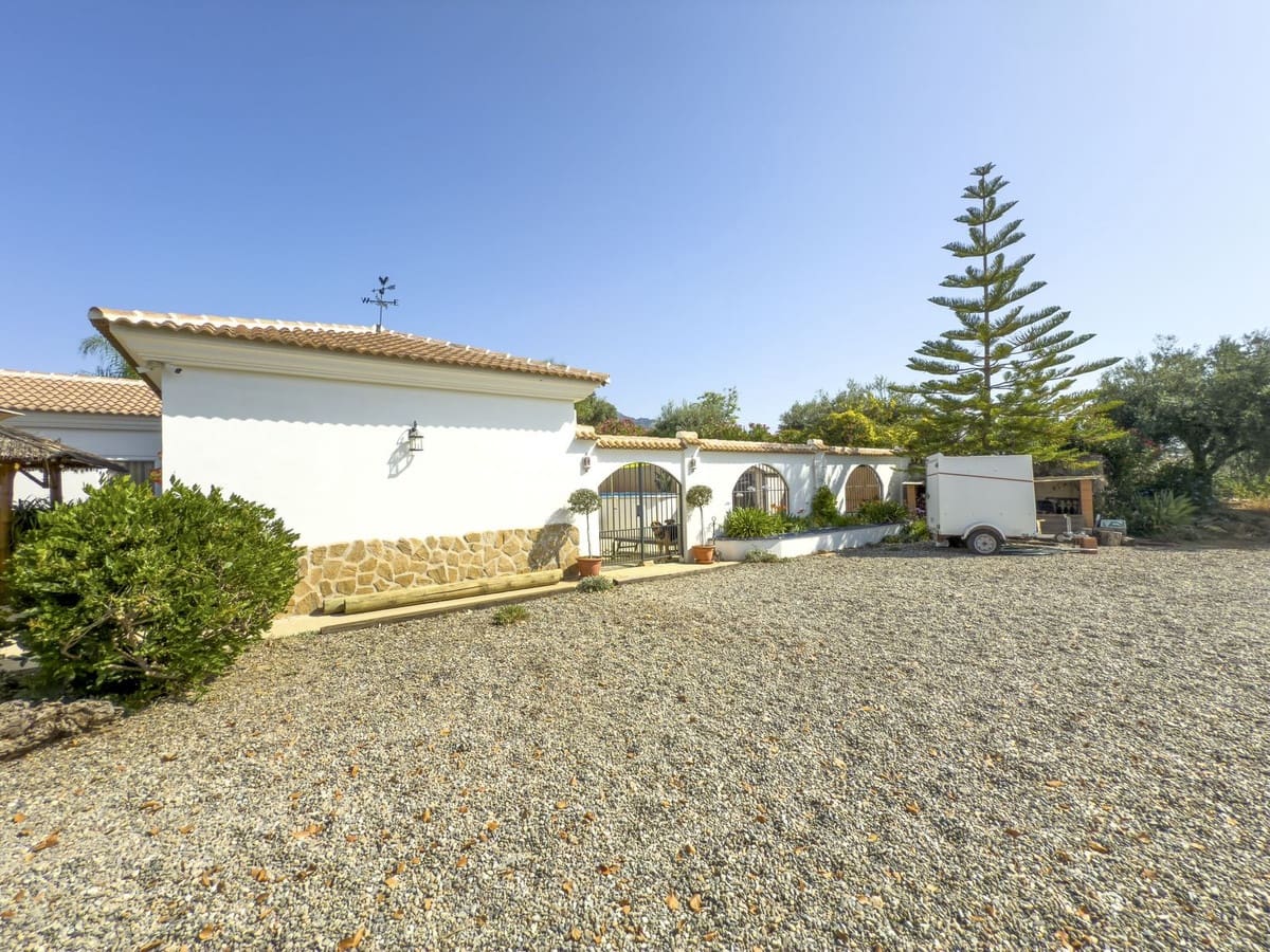 3 soveværelse Finca/Landehus til salg i Tolox med swimmingpool garage - € 375.000 (Ref: 9095795)