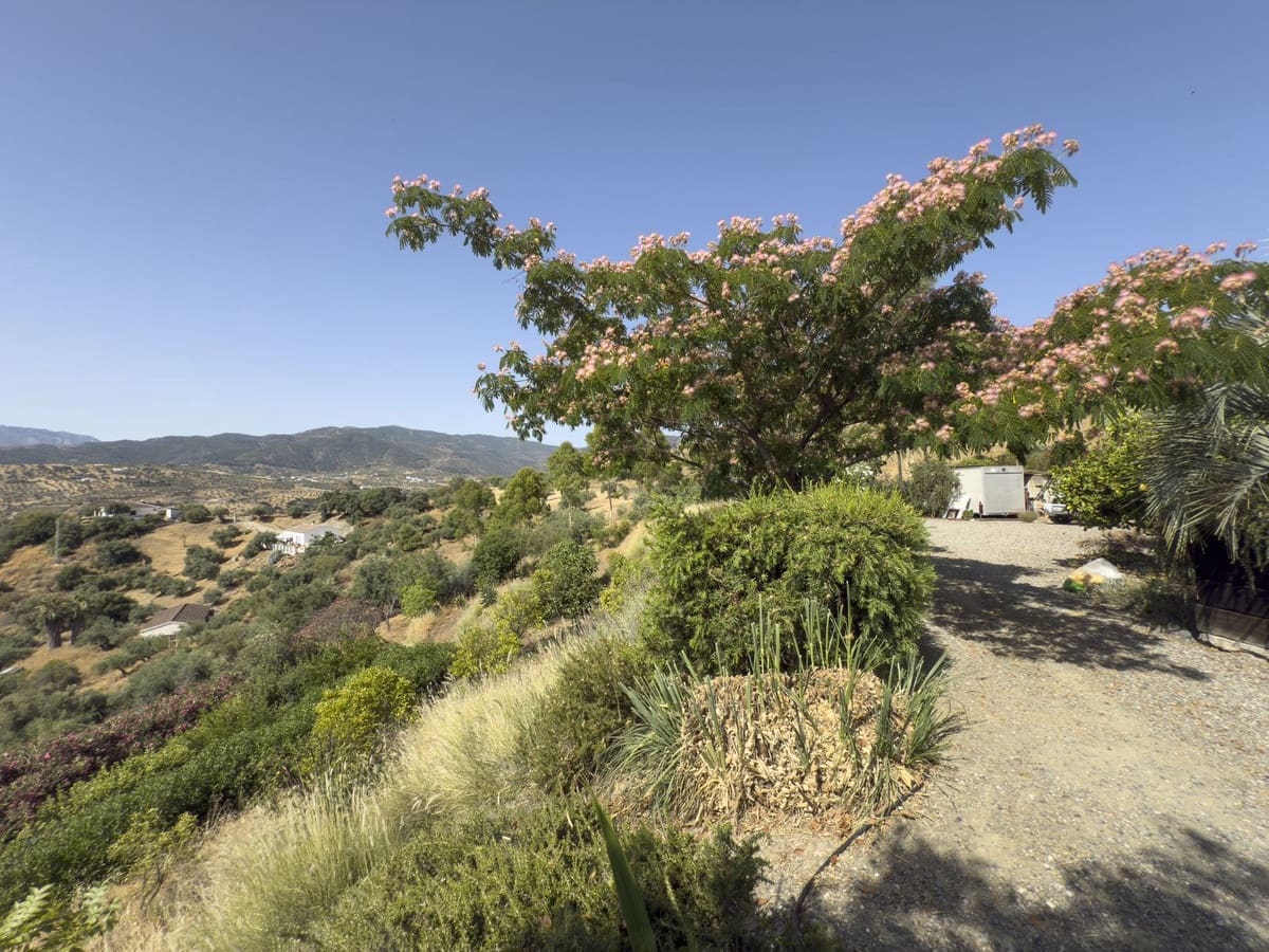 3 soveværelse Finca/Landehus til salg i Tolox med swimmingpool garage - € 375.000 (Ref: 9095795)