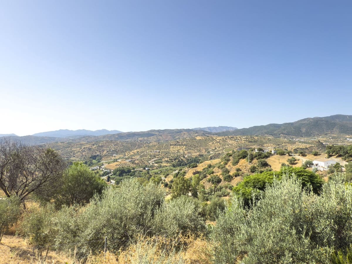 3 soveværelse Finca/Landehus til salg i Tolox med swimmingpool garage - € 375.000 (Ref: 9095795)