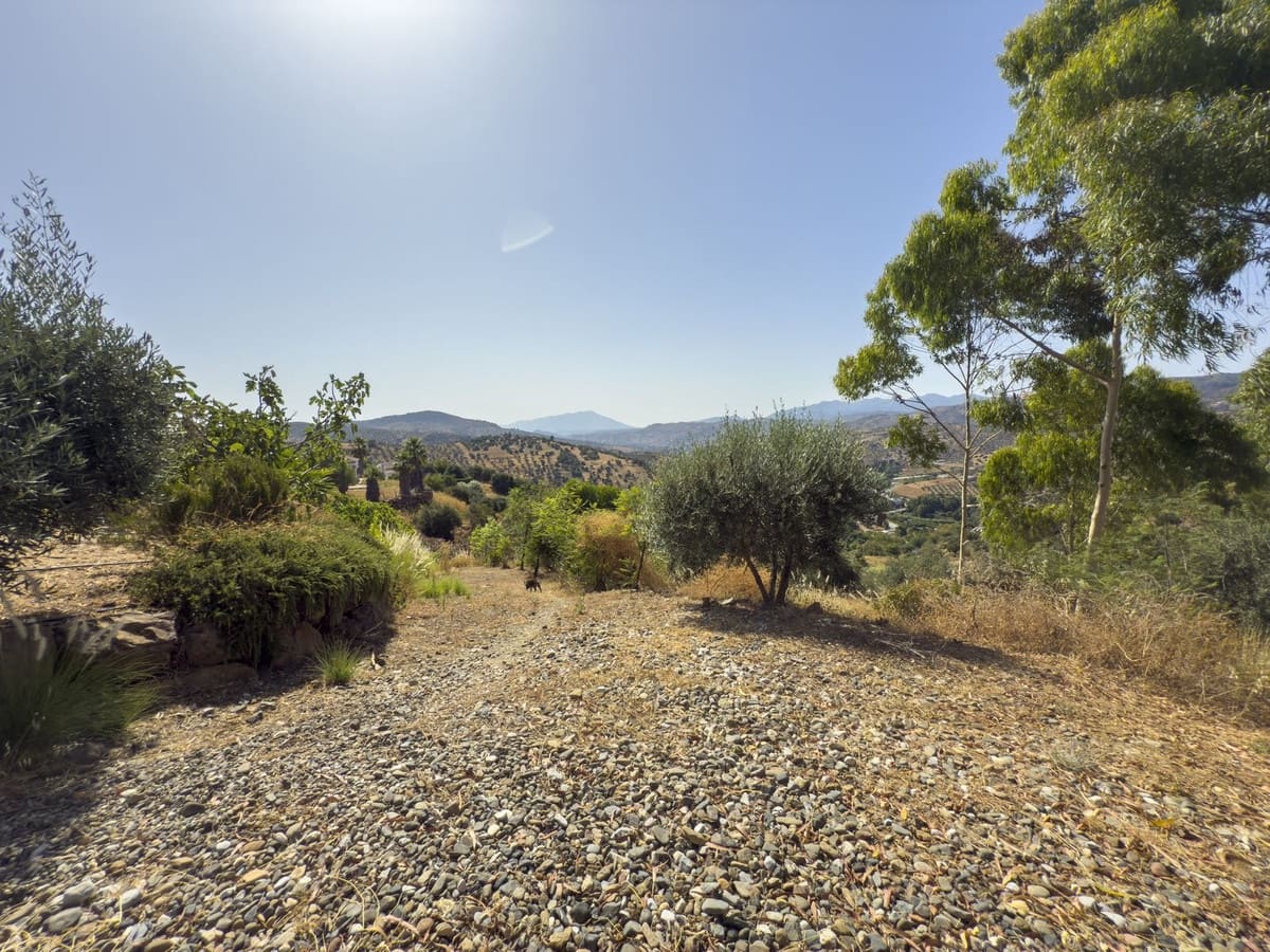 3 soveværelse Finca/Landehus til salg i Tolox med swimmingpool garage - € 375.000 (Ref: 9095795)