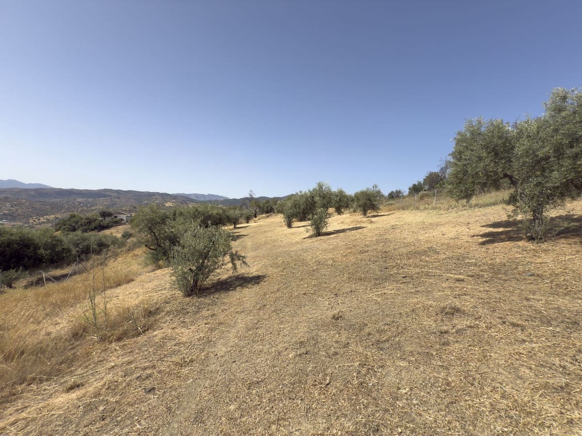 3 soveværelse Finca/Landehus til salg i Tolox med swimmingpool garage - € 375.000 (Ref: 9095795)