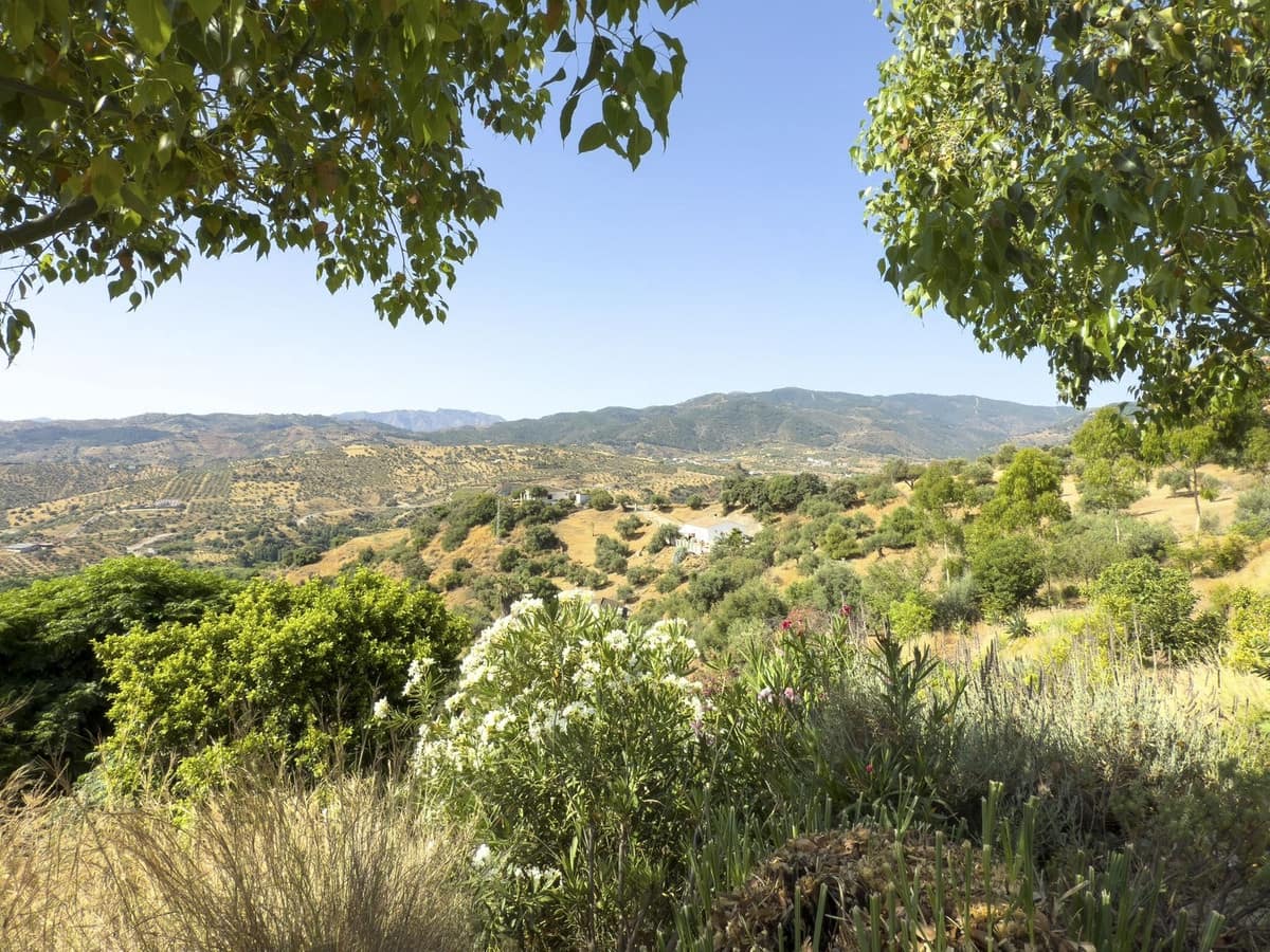 3 soveværelse Finca/Landehus til salg i Tolox med swimmingpool garage - € 375.000 (Ref: 9095795)