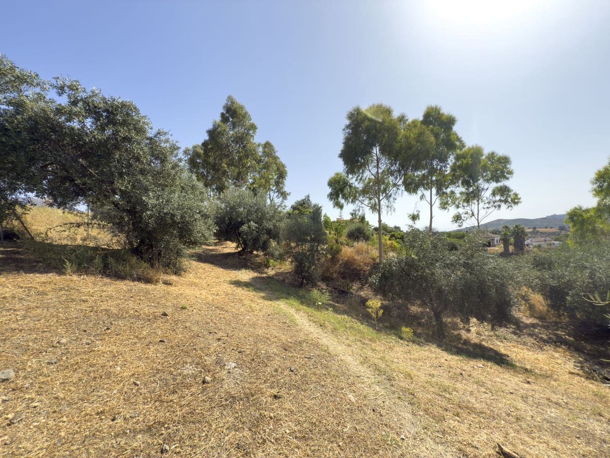 3 soveværelse Finca/Landehus til salg i Tolox med swimmingpool garage - € 375.000 (Ref: 9095795)