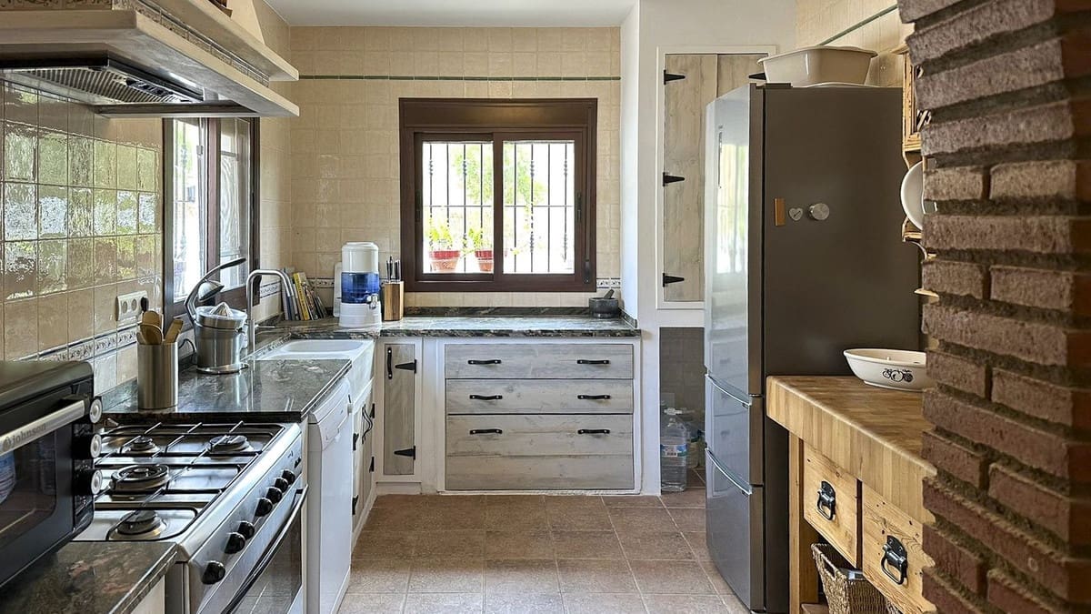 3 bedroom Finca/Country House for sale in Alora with pool garage - € 379,000 (Ref: 9210464)