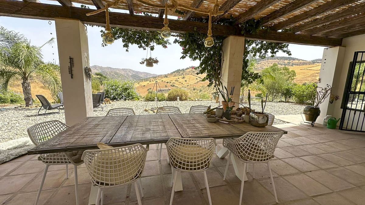 3 bedroom Finca/Country House for sale in Alora with pool garage - € 379,000 (Ref: 9210464)