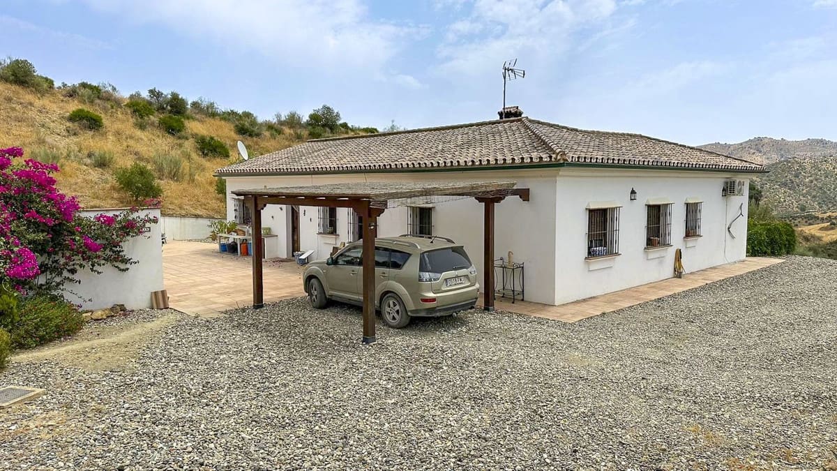 3 bedroom Finca/Country House for sale in Alora with pool garage - € 379,000 (Ref: 9210464)