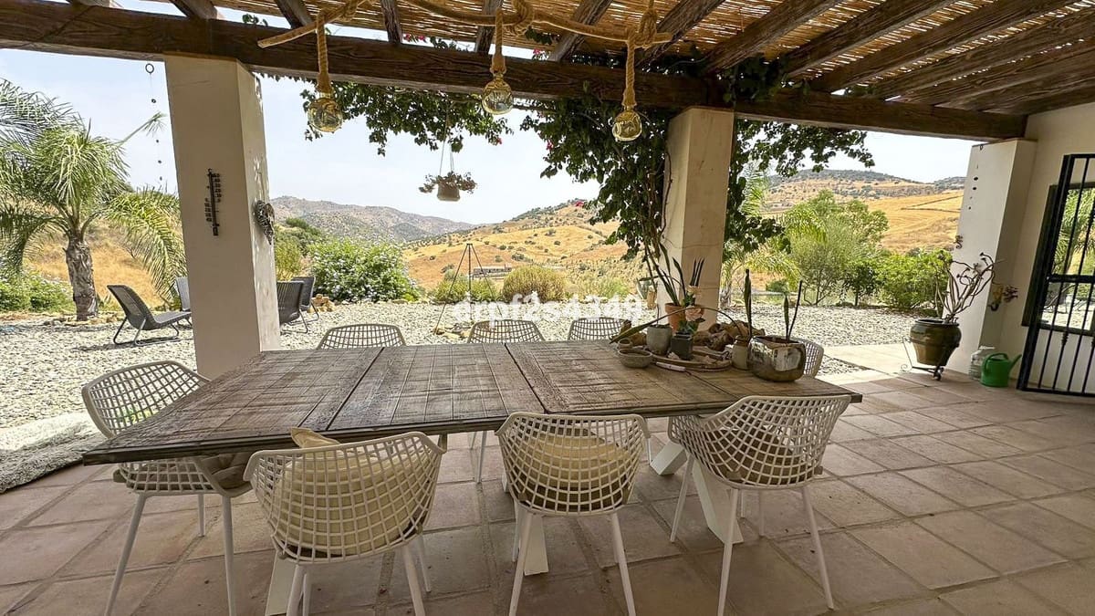 3 bedroom Finca/Country House for sale in Alora with pool garage - € 369,000 (Ref: 9210464)