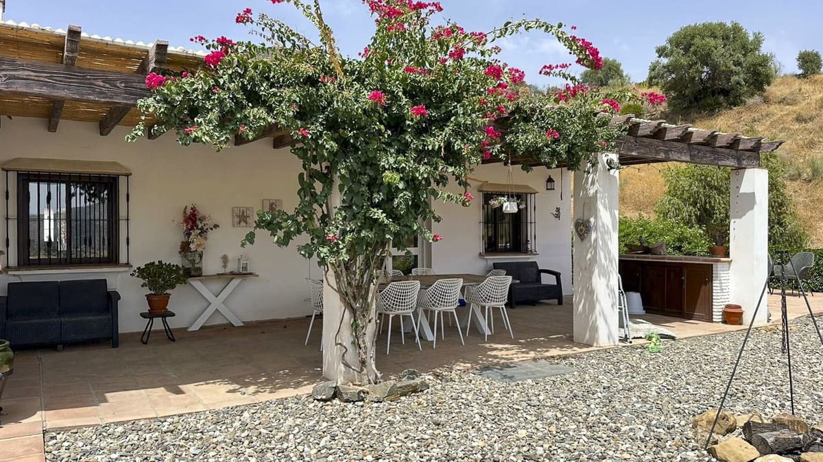 3 bedroom Finca/Country House for sale in Alora with pool garage - € 369,000 (Ref: 9210464)