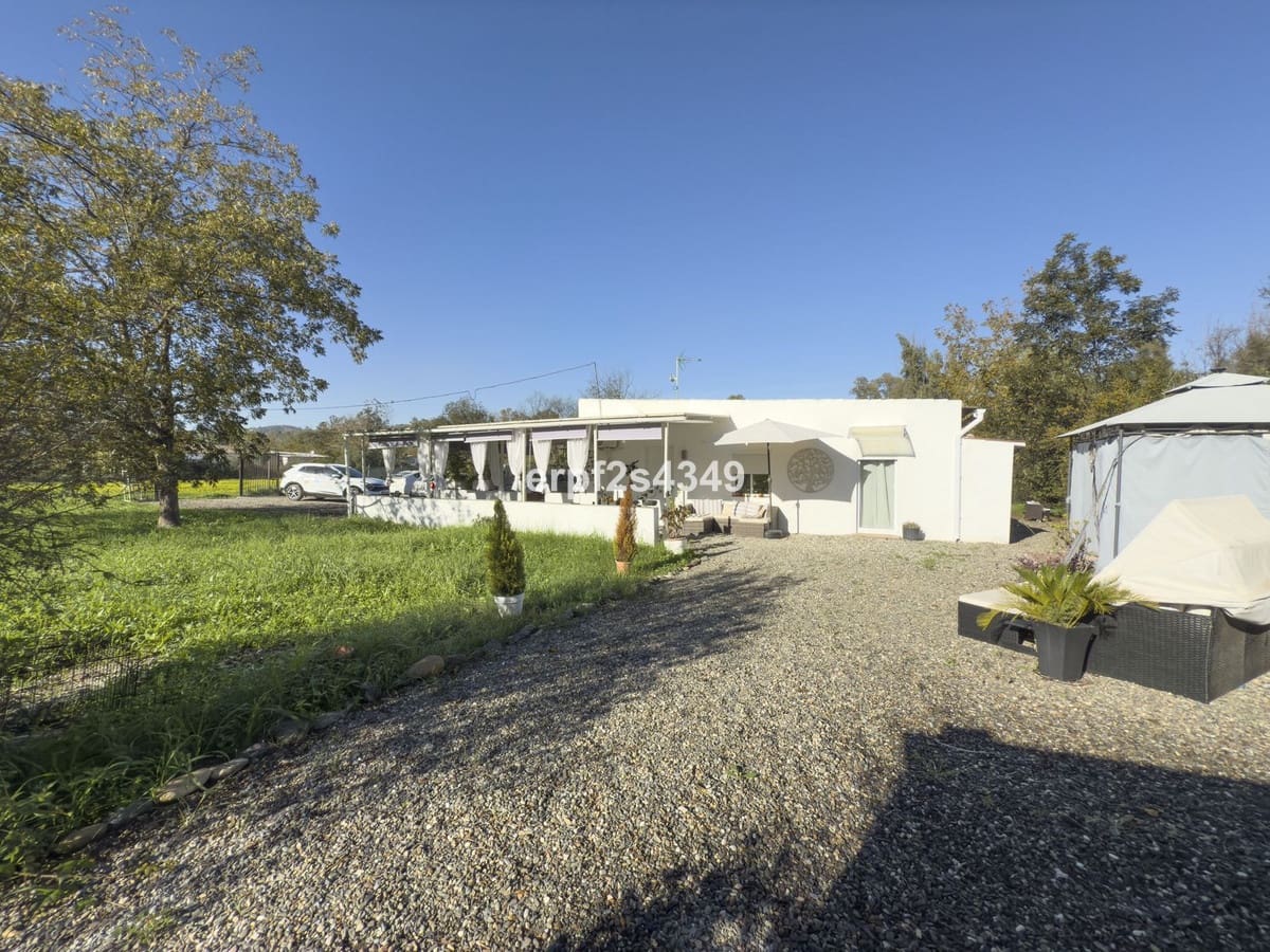 2 bedroom Finca/Country House for sale in Coin with garage - € 250,000 (Ref: 9243525)