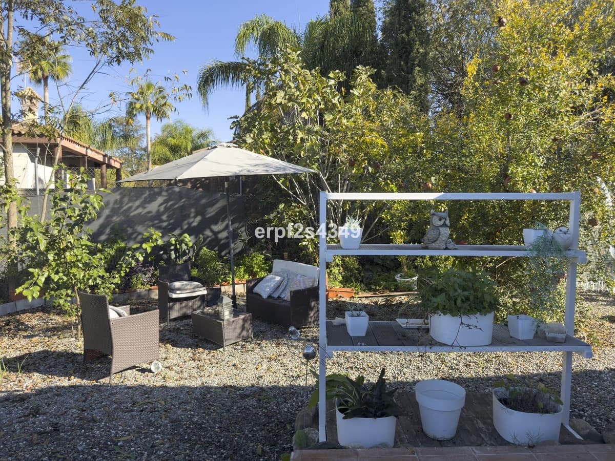 2 bedroom Finca/Country House for sale in Coin with garage - € 250,000 (Ref: 9243525)