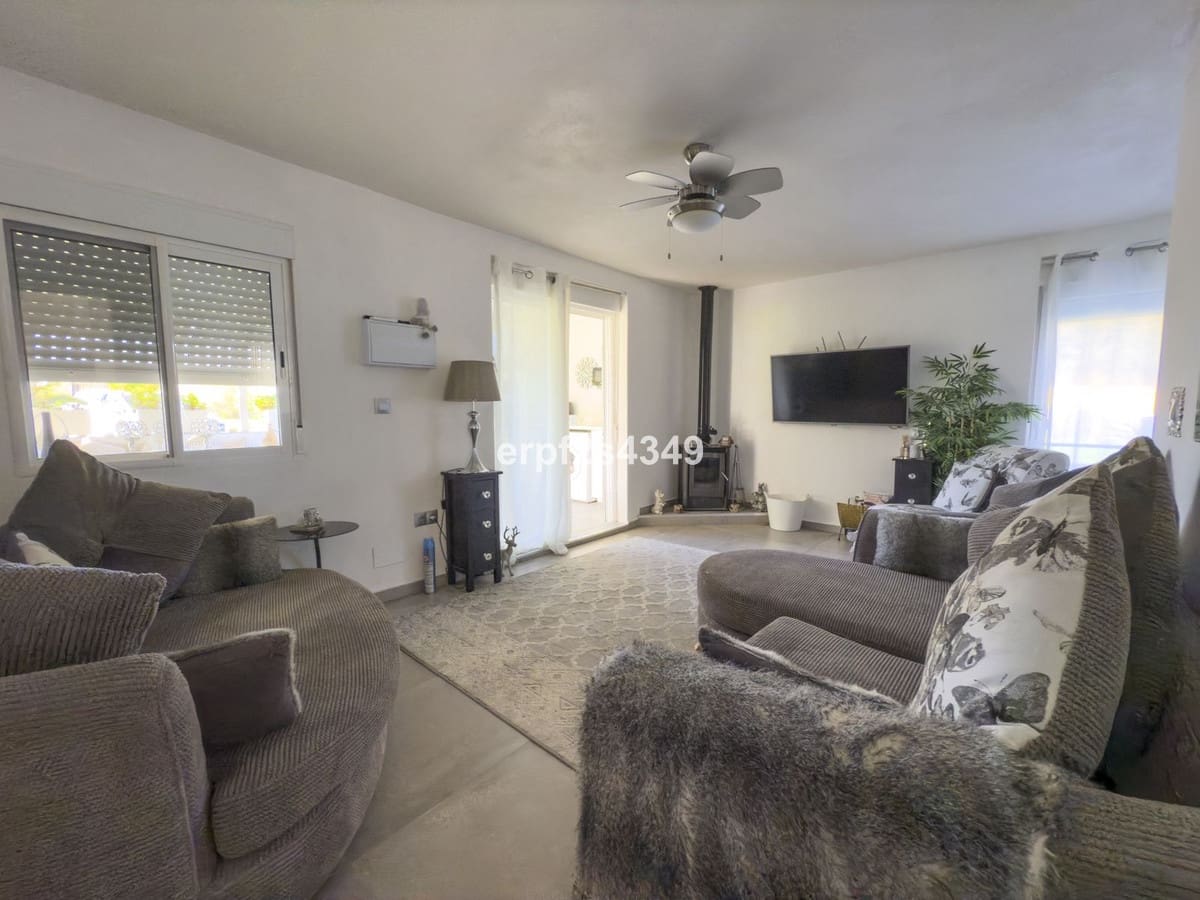 2 sypialnia Finka/Dom wiejski na sprzedaż w Coin z garażem - 250 000 € (Ref: 9243525)