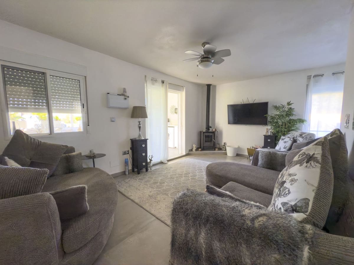 2 bedroom Finca/Country House for sale in Coin with garage - € 250,000 (Ref: 9243525)