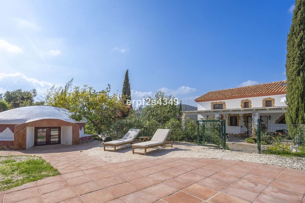 3 bedroom Villa for sale in Coin with garage - € 599,000 (Ref: 9500346)