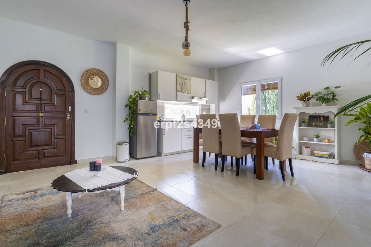 3 bedroom Villa for sale in Coin with garage - € 599,000 (Ref: 9500346)