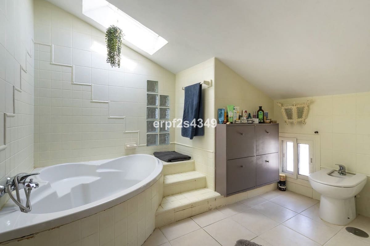 3 bedroom Villa for sale in Coin with garage - € 599,000 (Ref: 9500346)