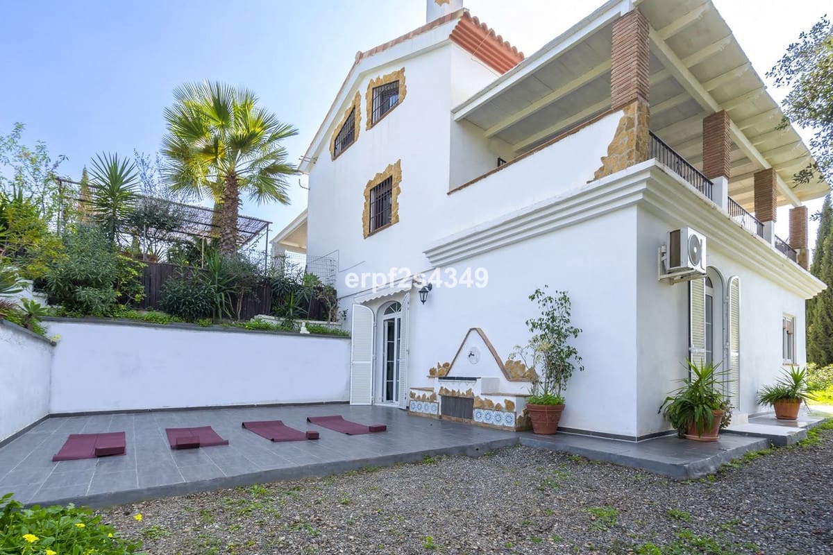3 bedroom Villa for sale in Coin with garage - € 599,000 (Ref: 9500346)