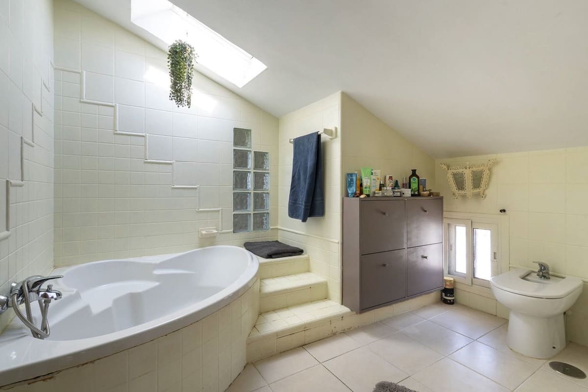 3 bedroom Villa for sale in Coin with garage - € 599,000 (Ref: 9500346)