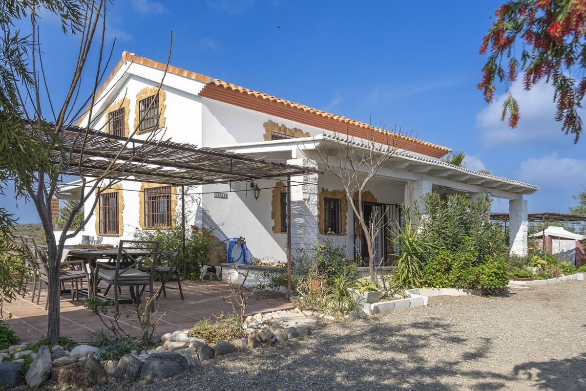 3 bedroom Villa for sale in Coin with garage - € 599,000 (Ref: 9500346)