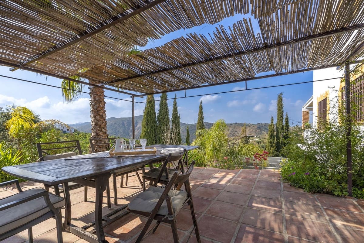 3 bedroom Villa for sale in Coin with garage - € 599,000 (Ref: 9500346)