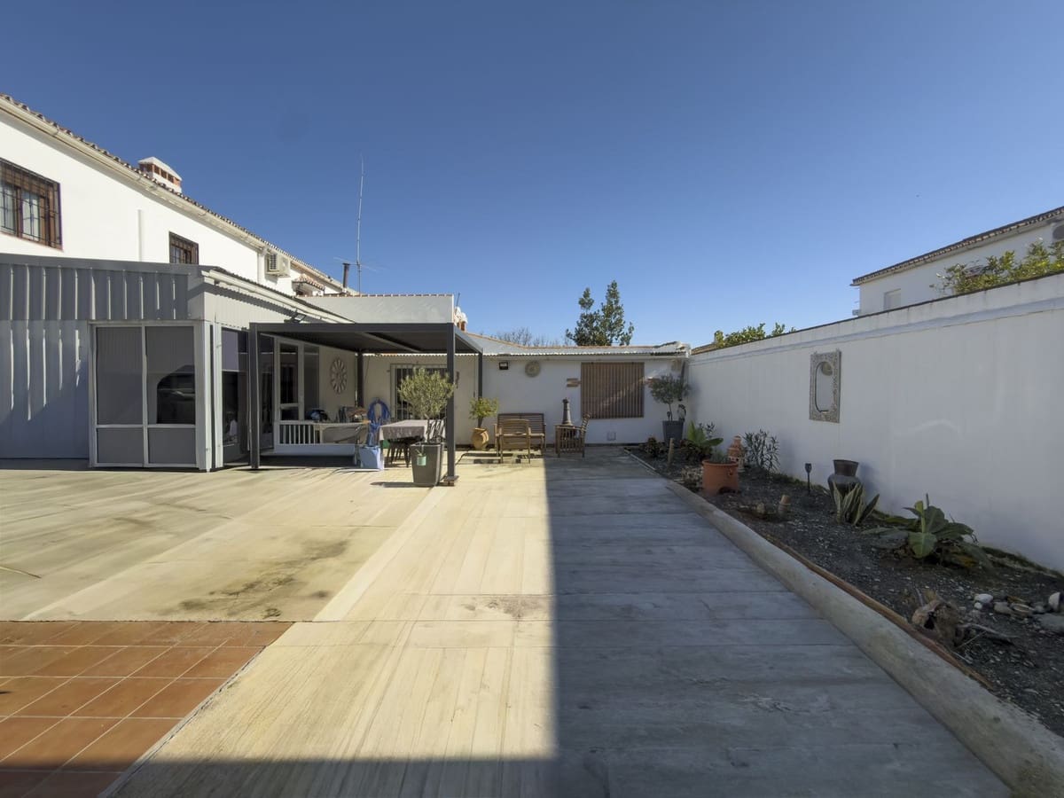 3 soveværelse Semi-Rækkehus til salg i Zalea med garage - € 275.000 (Ref: 9528874)