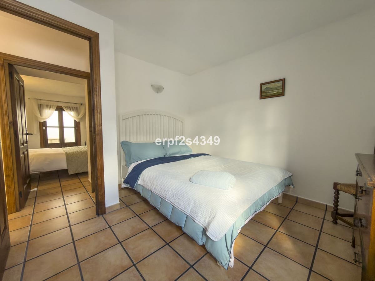 2 bedroom Townhouse for sale in Yunquera - € 85,000 (Ref: 9624180)