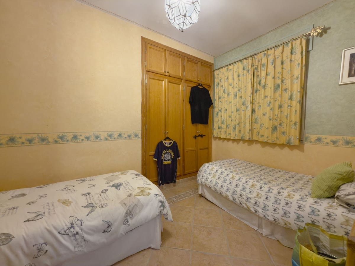 4 bedroom Villa for sale in Coin with pool garage - € 645,000 (Ref: 9968907)