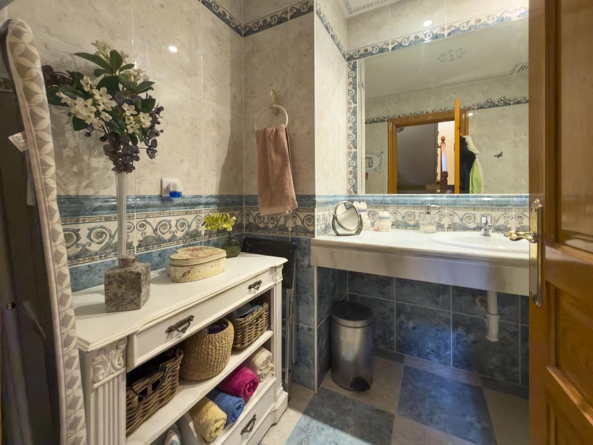 4 bedroom Villa for sale in Coin with pool garage - € 645,000 (Ref: 9968907)
