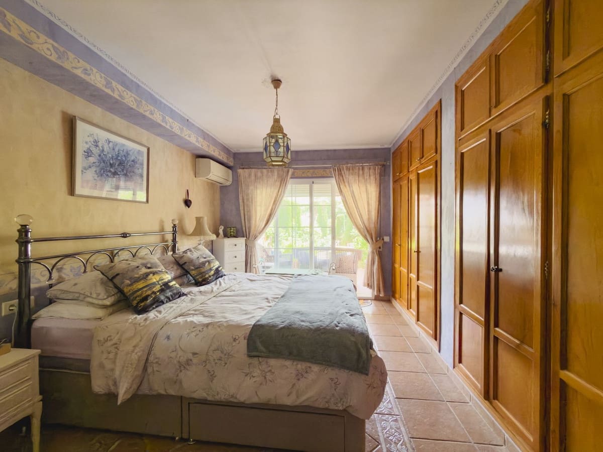 4 bedroom Villa for sale in Coin with pool garage - € 645,000 (Ref: 9968907)