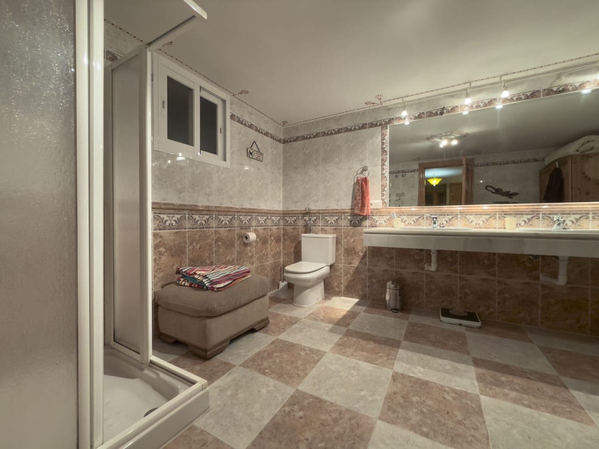 4 bedroom Villa for sale in Coin with pool garage - € 645,000 (Ref: 9968907)