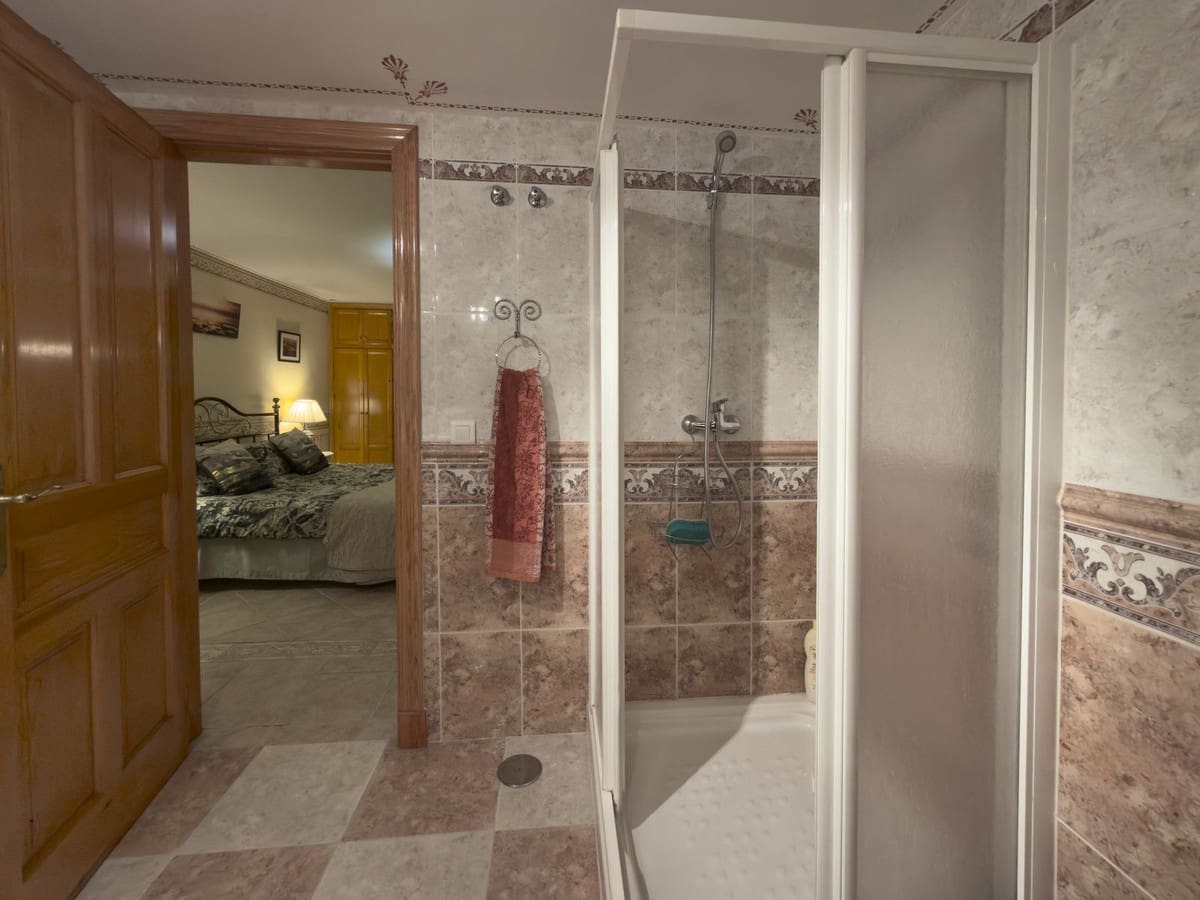 4 bedroom Villa for sale in Coin with pool garage - € 645,000 (Ref: 9968907)