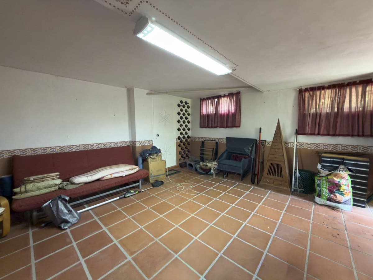 4 bedroom Villa for sale in Coin with pool garage - € 645,000 (Ref: 9968907)