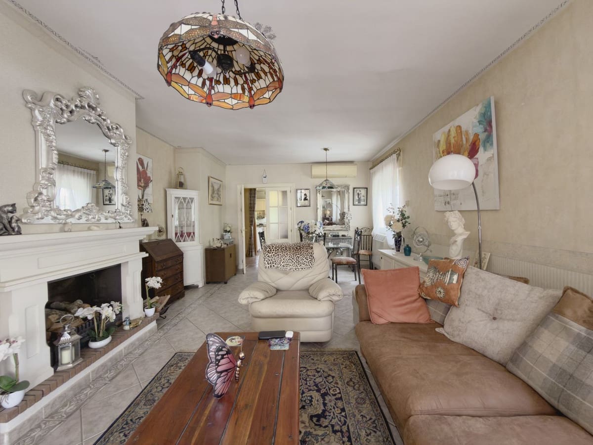 4 bedroom Villa for sale in Coin with pool garage - € 645,000 (Ref: 9968907)