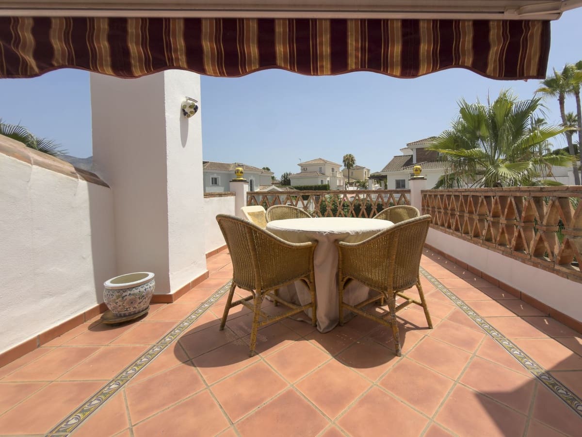 4 bedroom Villa for sale in Coin with pool garage - € 645,000 (Ref: 9968907)