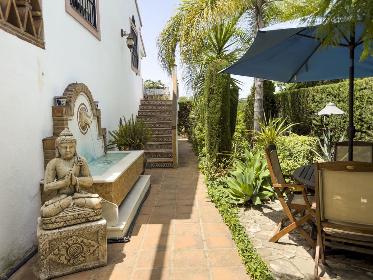4 bedroom Villa for sale in Coin with pool garage - € 645,000 (Ref: 9968907)