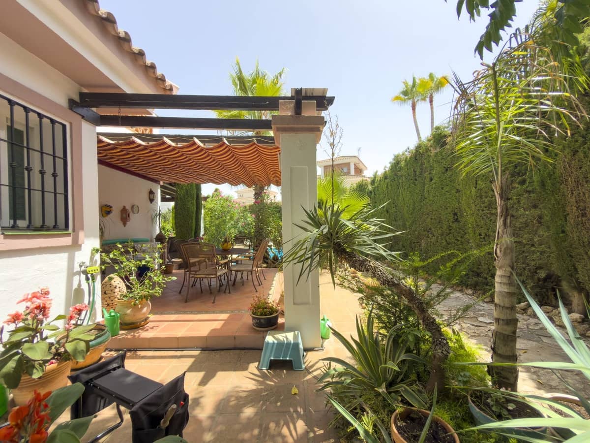 4 bedroom Villa for sale in Coin with pool garage - € 645,000 (Ref: 9968907)