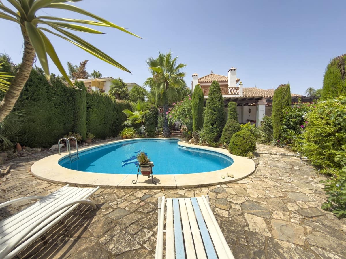 4 bedroom Villa for sale in Coin with pool garage - € 645,000 (Ref: 9968907)