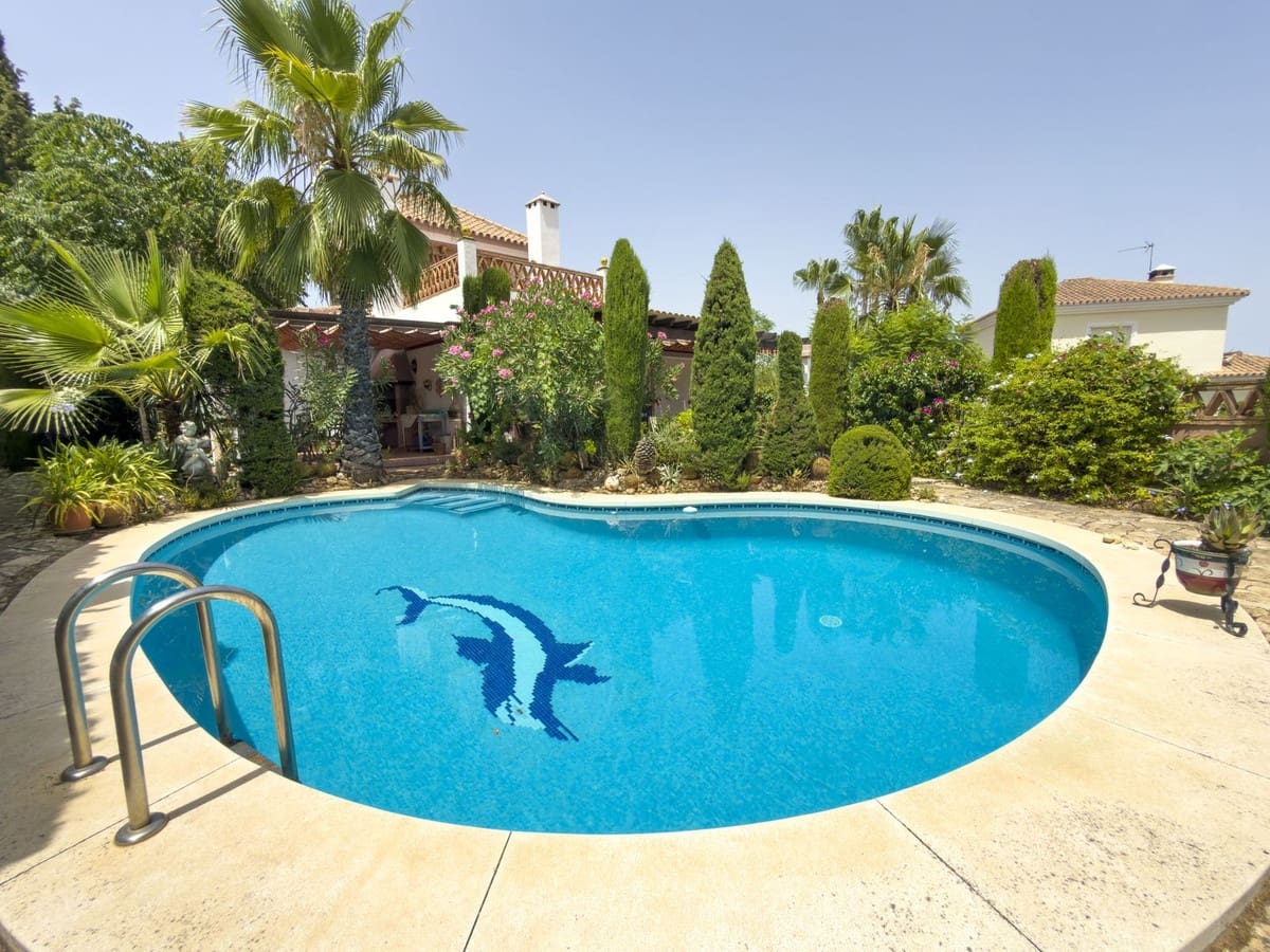 4 bedroom Villa for sale in Coin with pool garage - € 645,000 (Ref: 9968907)