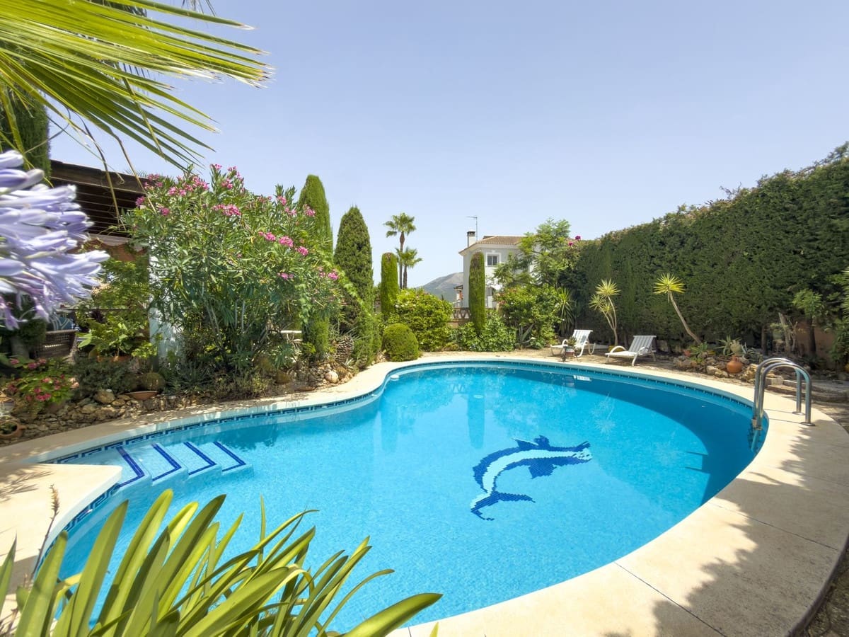 4 bedroom Villa for sale in Coin with pool garage - € 645,000 (Ref: 9968907)