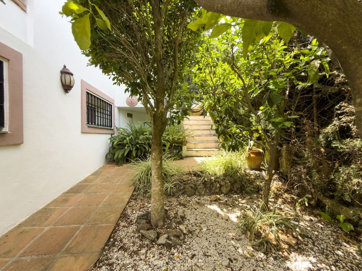 4 bedroom Villa for sale in Coin with pool garage - € 645,000 (Ref: 9968907)